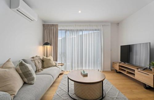 Albert Town Apartment | Serene Alps and Lake Retreat in Wanaka - Family-Friendly Stay