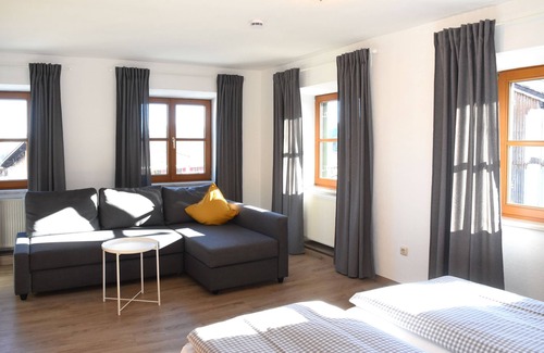 Kappel Hostel | Comfortable Stay at Alps Hostel with Breakfast Included