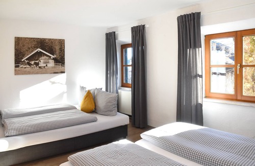 Kappel Hostel | Comfortable Stay at Alps Hostel with Breakfast Included