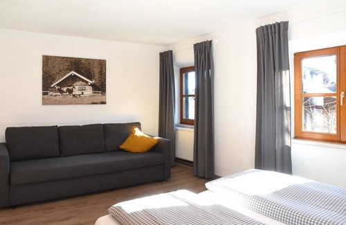 Kappel Hostel | Comfortable Stay at Alps Hostel with Breakfast Included