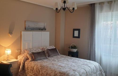 Leon Apartment | Central Apartment with Kitchen, Guest Rated 9.5/10