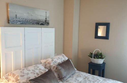 Leon Apartment | Central Apartment with Kitchen, Guest Rated 9.5/10