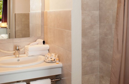Ottmarsheim Hotel | Welcoming ALS Hotel: Family-Friendly with Great Amenities