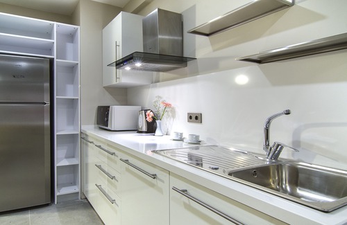 Altınyunus Mahallesi Apartment | Experience Altın Yunus Residence: Ocean View & Spa Awaits