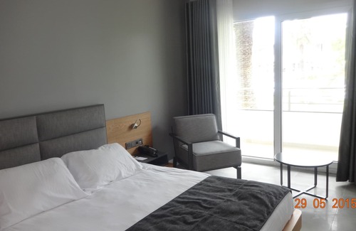 Altınyunus Mahallesi Apartment | Experience Altın Yunus Residence: Ocean View & Spa Awaits