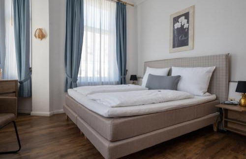 Emden Hotel | Discover Alt-Emder Bürgerhaus: Pet-Friendly Comfort Awaits
