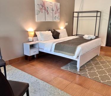 Naukuchiyatal Hotel | Alt life - By the Lake - Naukuchiatal