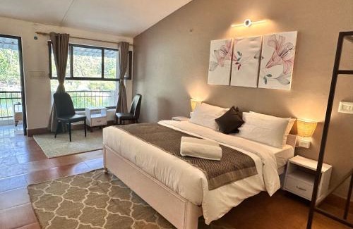 Naukuchiyatal Hotel | Alt life - By the Lake - Naukuchiatal