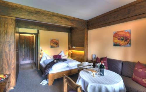 Mosern Apartment | Alt Mösern: Pet-Friendly Retreat with Breakfast and High Ratings