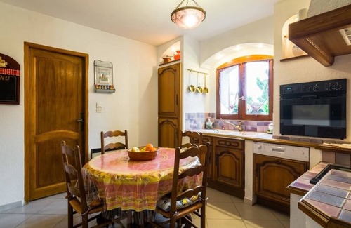 Althen-des-Paluds Villa | Elegant Villa Provençale with Pool, Spa, and Free Wi-Fi