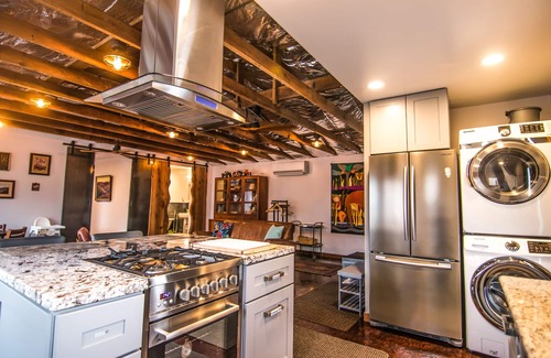 Three Rivers House | Alta Peak Penzion: Private EV Outlet & Outdoor Pool Retreat