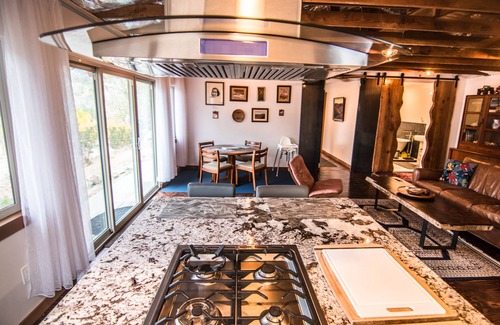 Three Rivers House | Alta Peak Penzion: Private EV Outlet & Outdoor Pool Retreat