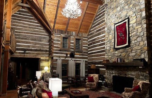 Altamont House | Unforgettable Stay at Altamont Lodge: 10/10 Rating & Hot Tub