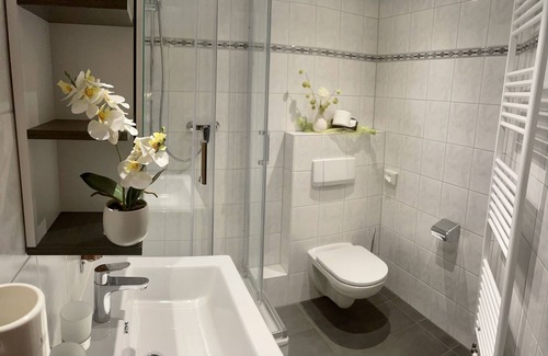 Mainz-Bingen Hotel | Guest Rated 9.2 at Altdeutsche Weinstube: Family-Friendly Stay
