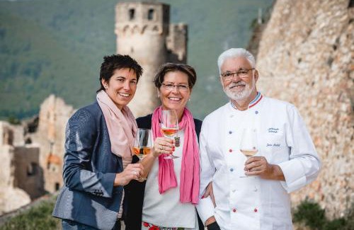 Mainz-Bingen Hotel | Altdeutsche Weinstube: Perfect Getaway with Hot Tub Access