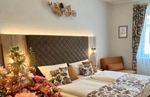Mainz-Bingen Hotel | Altdeutsche Weinstube: Perfect Getaway with Hot Tub Access