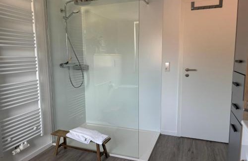 Klosterreichenbach Apartment | Alte Apotheke: Modern Apartment with Rooftop Charm