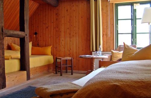 Walkendorf House | Pet-Friendly Retreat at Alte Ausspanne - Top-Rated Stay!