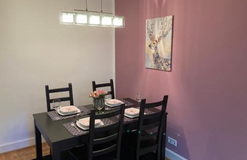 Heidelberg City Centre Apartment | Discover Comfort at Alte Brücke - Rated 9.3/10, Family-Friendly