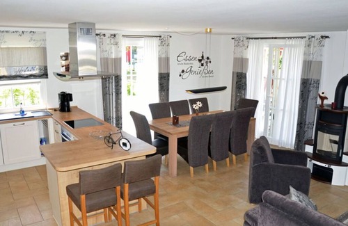 Glowe House | Alte Liebe: Family-Friendly Residence with Spa & Breakfast