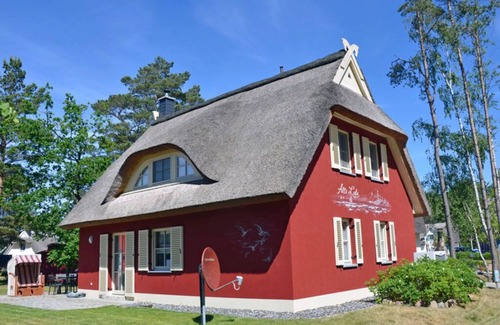 Glowe House | Alte Liebe: Family-Friendly Residence with Spa & Breakfast