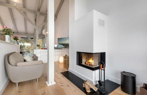 Waase House | Cozy Retreat at Alte Scheune am Focker Strom: Pet-Friendly Stay