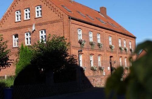 Schnackenburg House | Pet-Friendly Escape at Alte Schule Schnackenburg