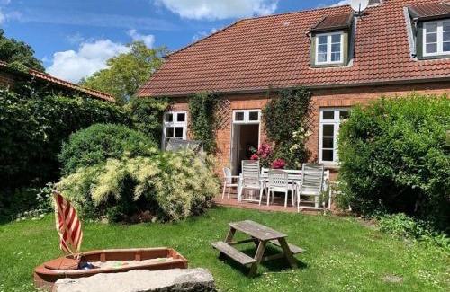 Tetenbull House | Discover Alte Schule Tetenbüll: Family-Friendly Retreat