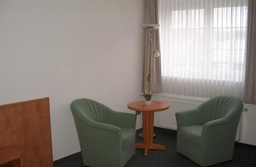Wolfsburg Hotel | Charming Alter Dorfkrug Am Kanal: Family-Friendly Getaway