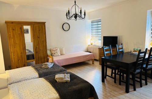 Gablenz Apartment | Pet-Friendly Escape at Alter Gutshof Kromlau - 9/10 Rated