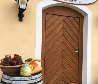 Wernberg-Koeblitz Hotel | Discover Alter Pfarrhof: Pet-Friendly Family Retreat