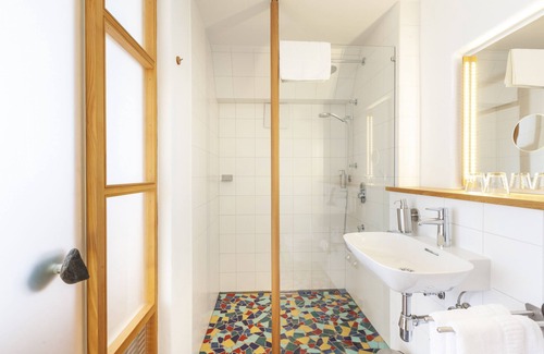 Munchen District Hotel | Discover Alter Wirt GmbH: Eco-Friendly Hotel in Grünwald