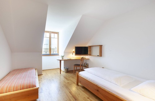 Munchen District Hotel | Discover Alter Wirt GmbH: Eco-Friendly Hotel in Grünwald