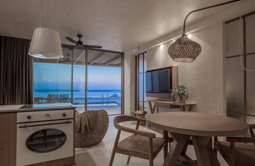 Vizari Villa | Discover Altera Cave: Oceanfront Villa with Private Pool