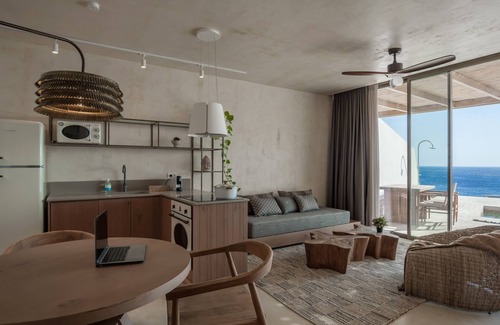 Vizari Villa | Experience Altera Cave Villa: Oceanfront Pool Oasis