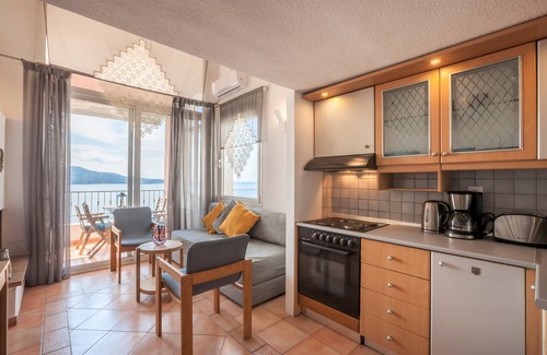 Neos Marmaras House | Pet-Friendly Alterra Vita Apartments with Ocean Views