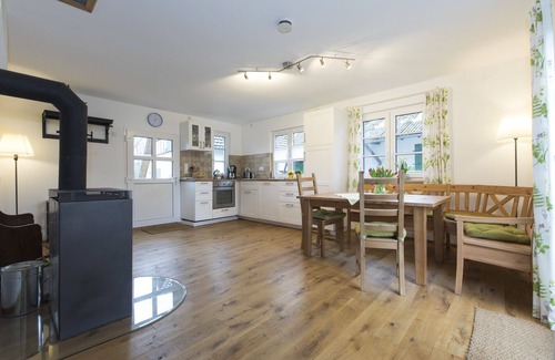 Ersfeld House | Discover Altes Bienenhaus: Pet-Friendly Retreat in Westerwald
