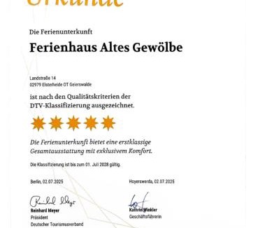Geierswalde Apartment | Relaxing Retreat with Sauna & Hot Tub Near Ocean Views