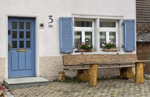 Kreenheinstetten House | Inviting Altes Rathaus: Child-Friendly Retreat Awaits