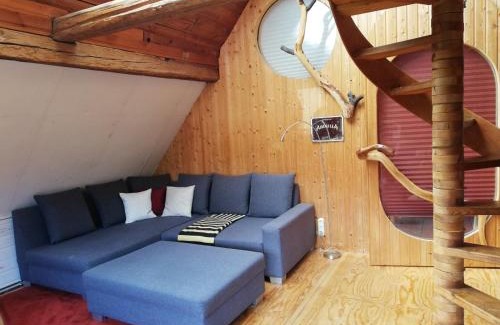 Mainleus Apartment | Altes Schäferhaus: Oceanfront Retreat with Family-Friendly Amenities