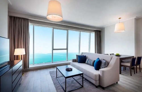 Doha Apartment | Discover Althuraya Tower 3005: Pet-Friendly & Family Welcoming