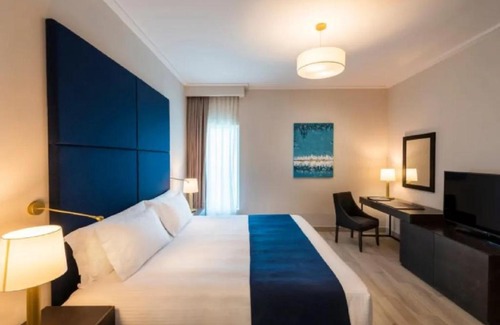 Doha Apartment | Discover Althuraya Tower 3005: Pet-Friendly & Family Welcoming