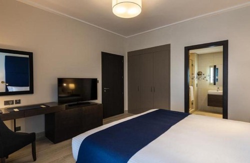 Doha Apartment | Discover Althuraya Tower 3005: Pet-Friendly & Family Welcoming