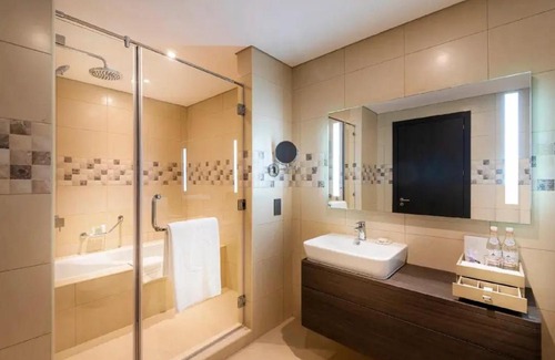 Doha Apartment | Discover Althuraya Tower 3005: Pet-Friendly & Family Welcoming