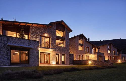 Amfikleia-Elateia Ski Chalet | Discover Alti Parnassos: 4-Star Retreat with Pool Access