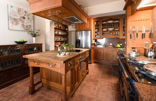 Downderry House | ALTIDO Coastal 6-Bed House with Garden & Spa Amenities