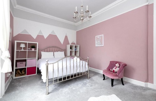 Eskbank House | ALTIDO House with Free Parking, Pet & Child Friendly
