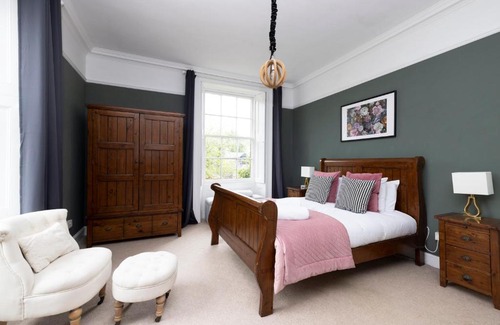 Eskbank House | ALTIDO House with Free Parking, Pet & Child Friendly