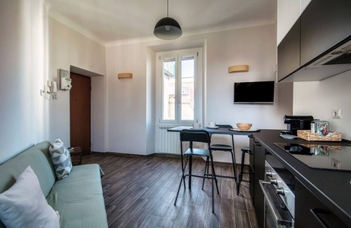 Abbadesse Apartment | ALTIDO Trendy Flat: Quick Metro Access to City Centre