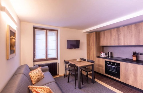 Courmayeur House | Comfortable Flat for 4 with Parking in Courmayeur